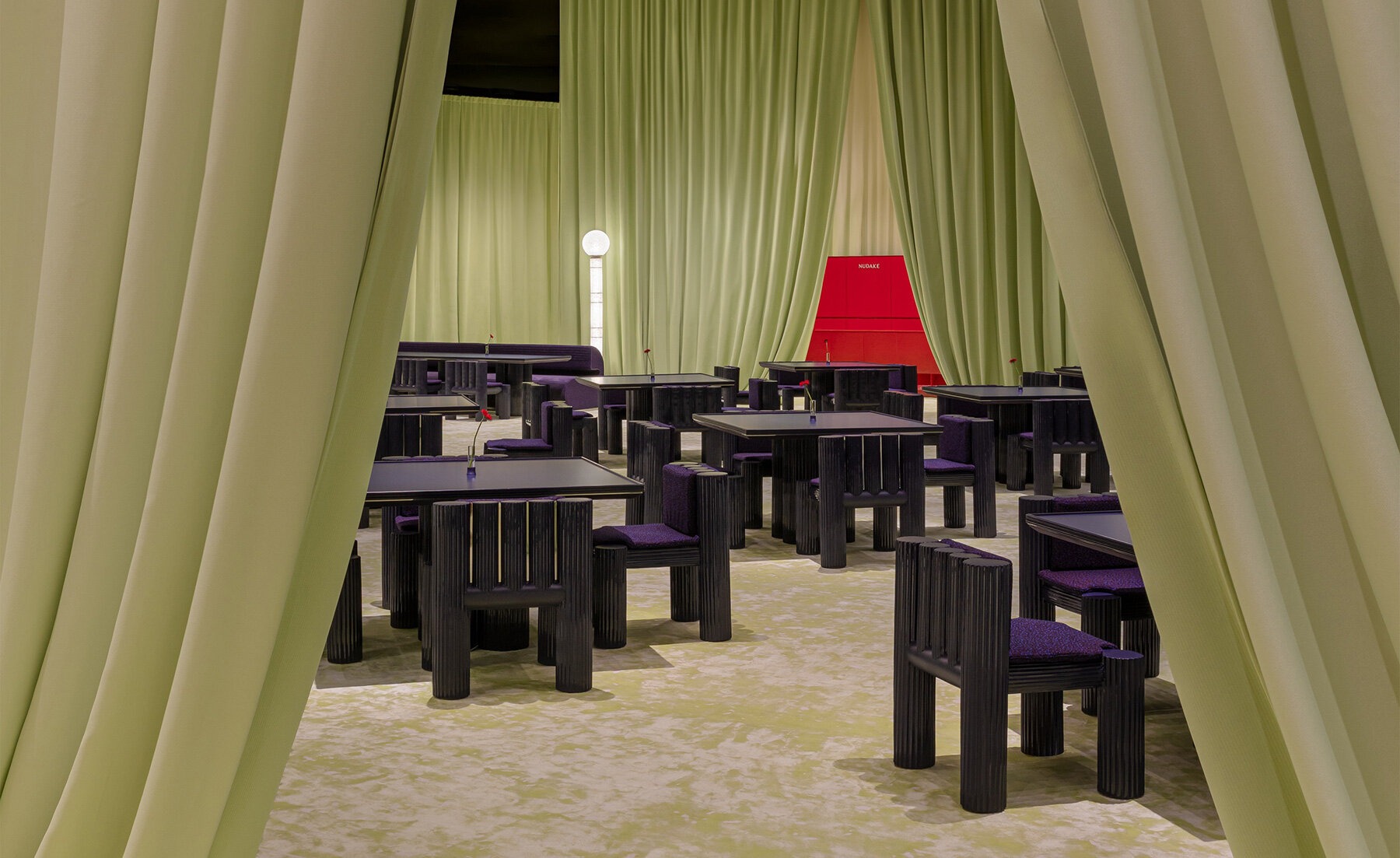 지금 성수동에서 가장 핫한 젠틀몬스터의 신상, 누데이크 티 하우스